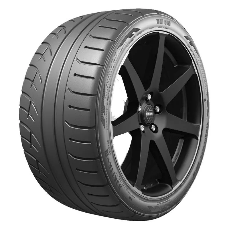 MOMO TIRE M ATTACK
